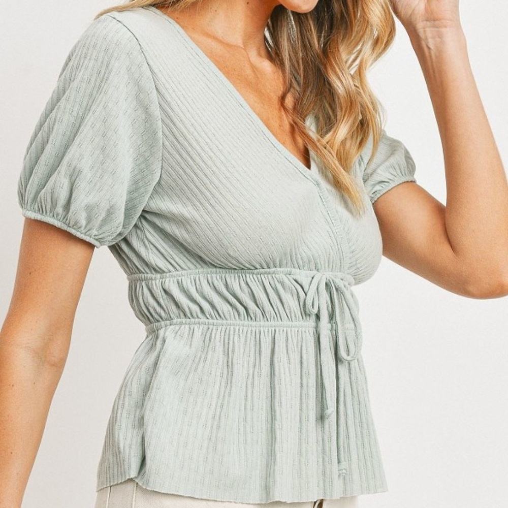 New-w/out tag 🍀 Mint Top Size M-L, CC Wholesale Front Tie Raw Cut Edge Top  USA
